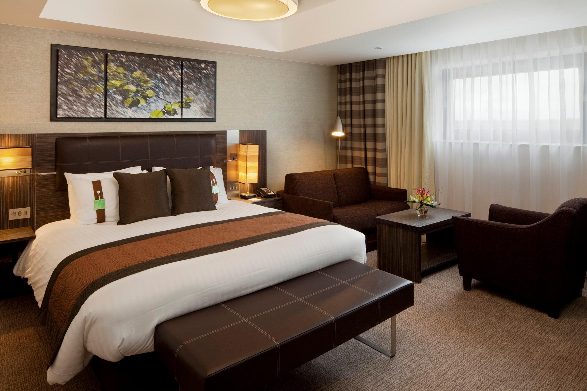 Crowne Plaza 4*